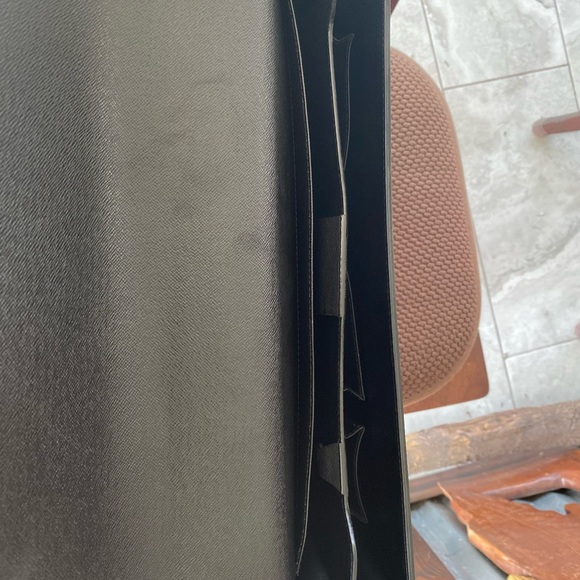 Louis Vuitton Robusto Taiga Leather Unisex Briefcase/Document/Laptop Bag - Picture 14 of 15